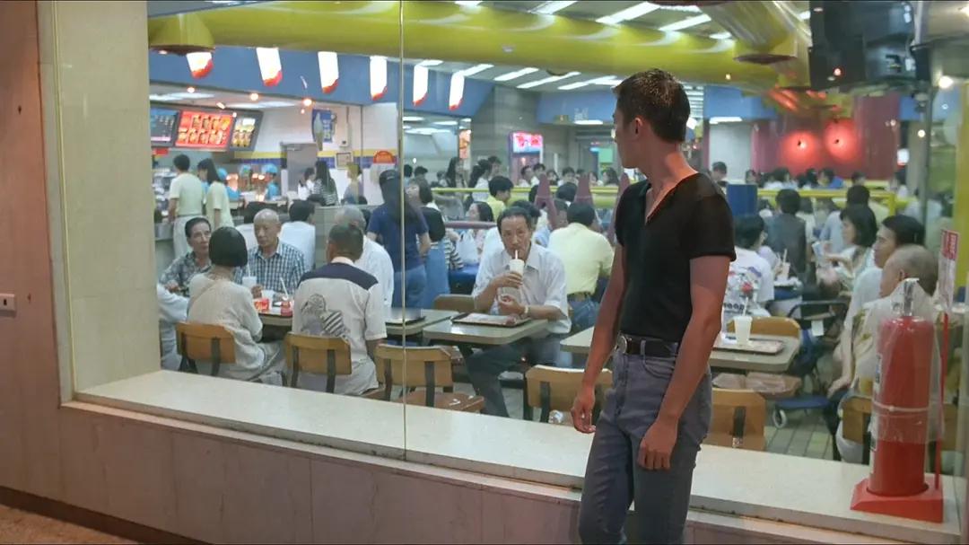 晚安🌙“像，还得是真人。”——《河流》蔡明亮（1997） 