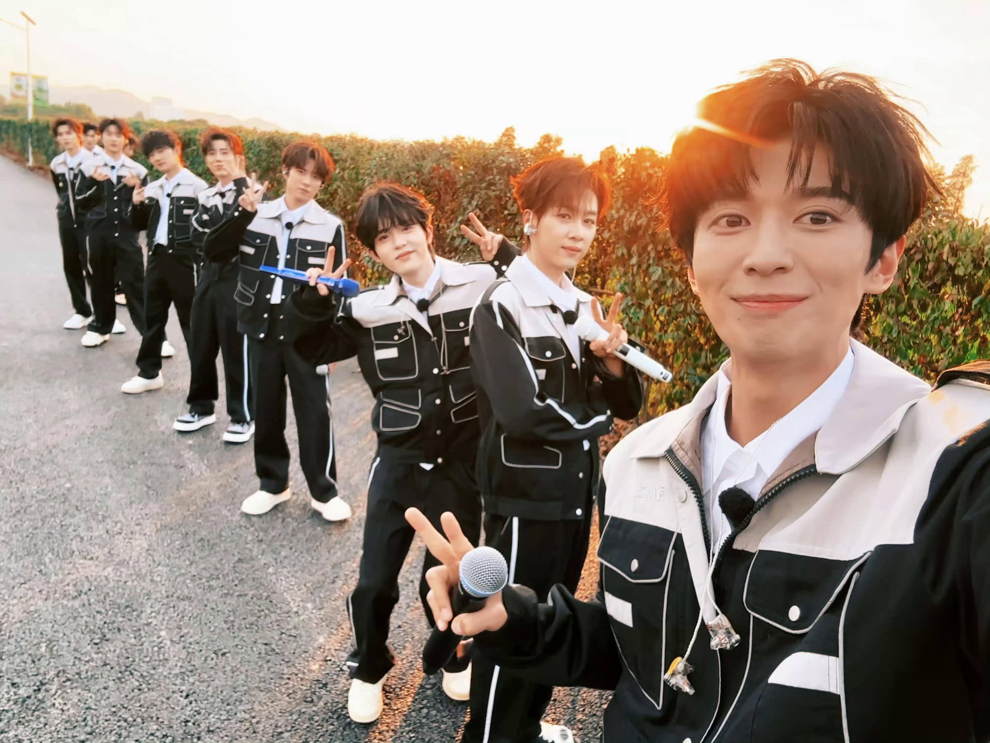 童七七终于舍得把好图放出来了，三周年快乐 