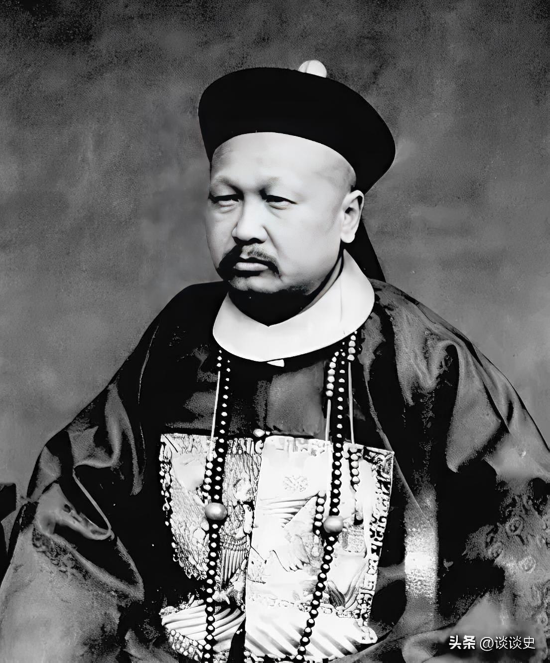 1901年，慈禧为了取悦洋人，命令军机处大臣赵舒翘自杀。上午八点，赵舒翘接连吃了