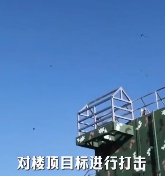 实力出圈！解放军侦察兵把无人机玩出武侠飞剑既视感近日，央视放出一段侦察兵城镇演训