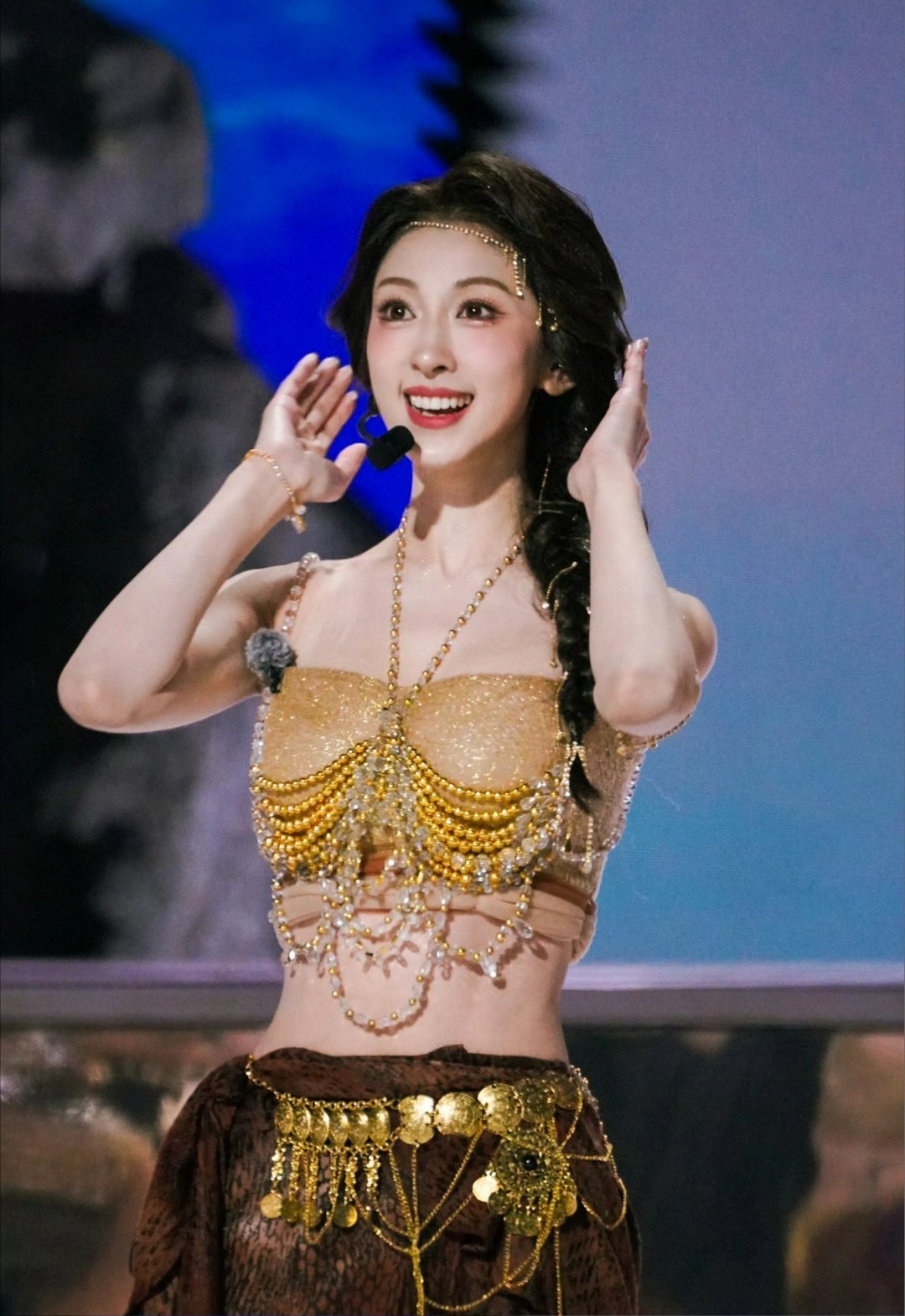 张小婉唱跳好稳张小婉实力跟拉票整活一样夯 本来只想随便看看，结果被她稳到反复拉进