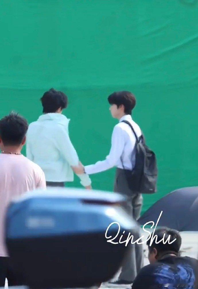 张桂源陈奕恒拉手张桂源陈奕恒拉手路透 张桂源陈奕恒拉手路透，戏里吵架了吗 