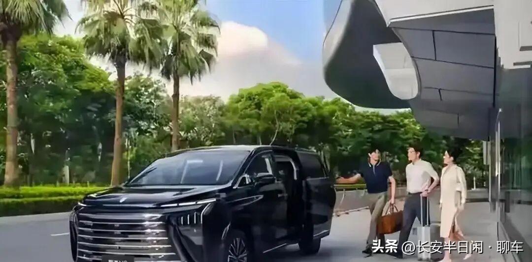 20万级家用MPV市场近期迎来重磅选手，2027款星海V9正式焕新上市，打出全系