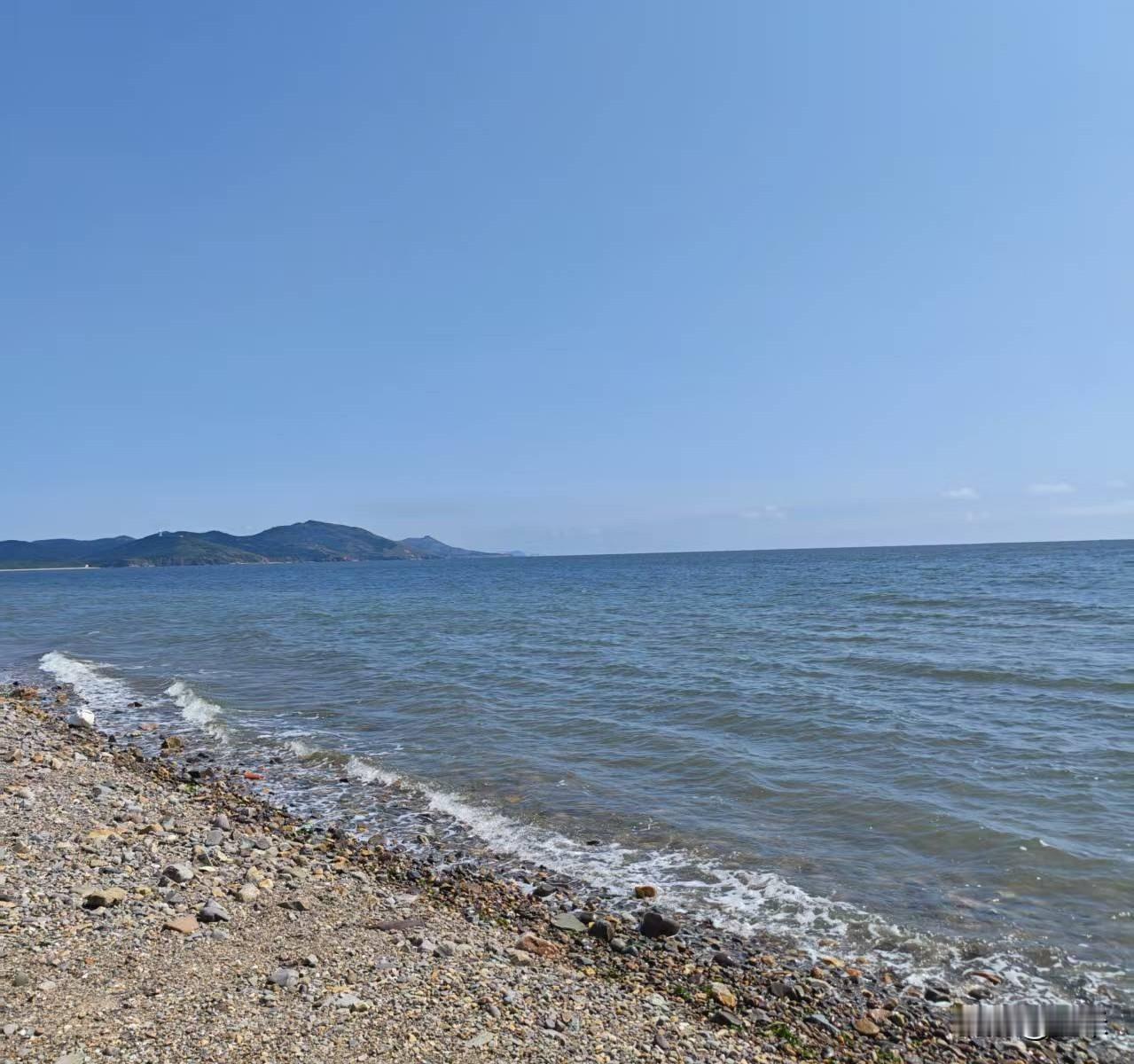 生活在海边的人怎么会没有海边的照片呢？今天中午新鲜出炉的海边照片！这是龙回头往下