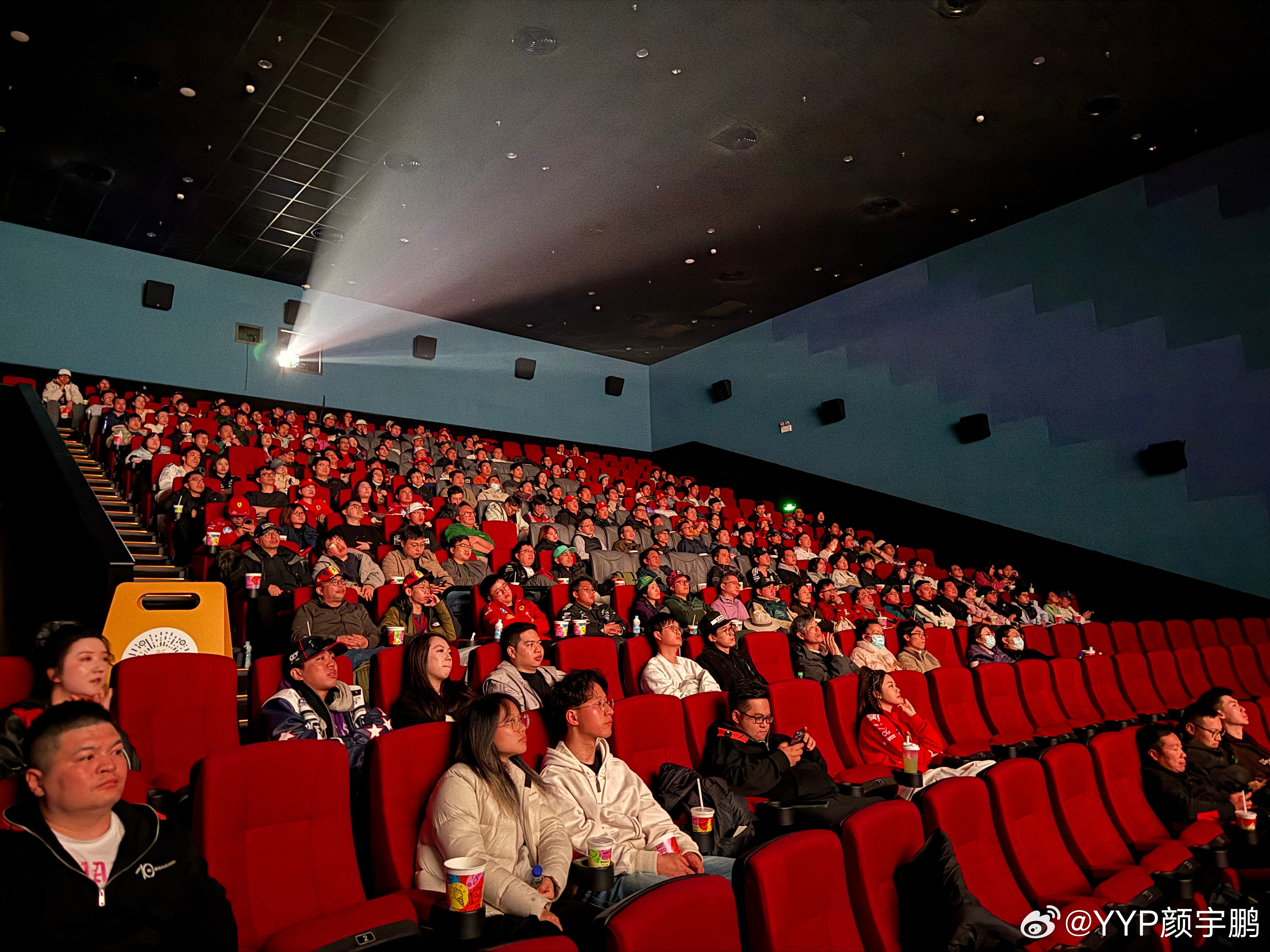 在上海做了我们最大的一次观影会，还没公开的《大家车兄弟团-冰雪篇》提前点映。感谢