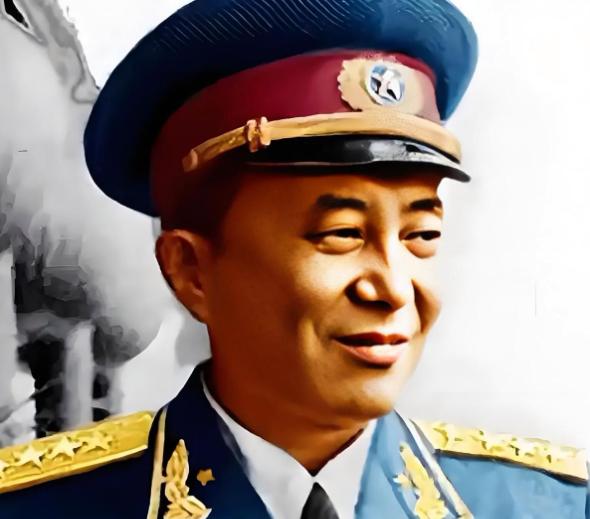 1950年的北京，一名男子刚走进北京饭店，便被公安人员按住。面对审讯，他咬死自己