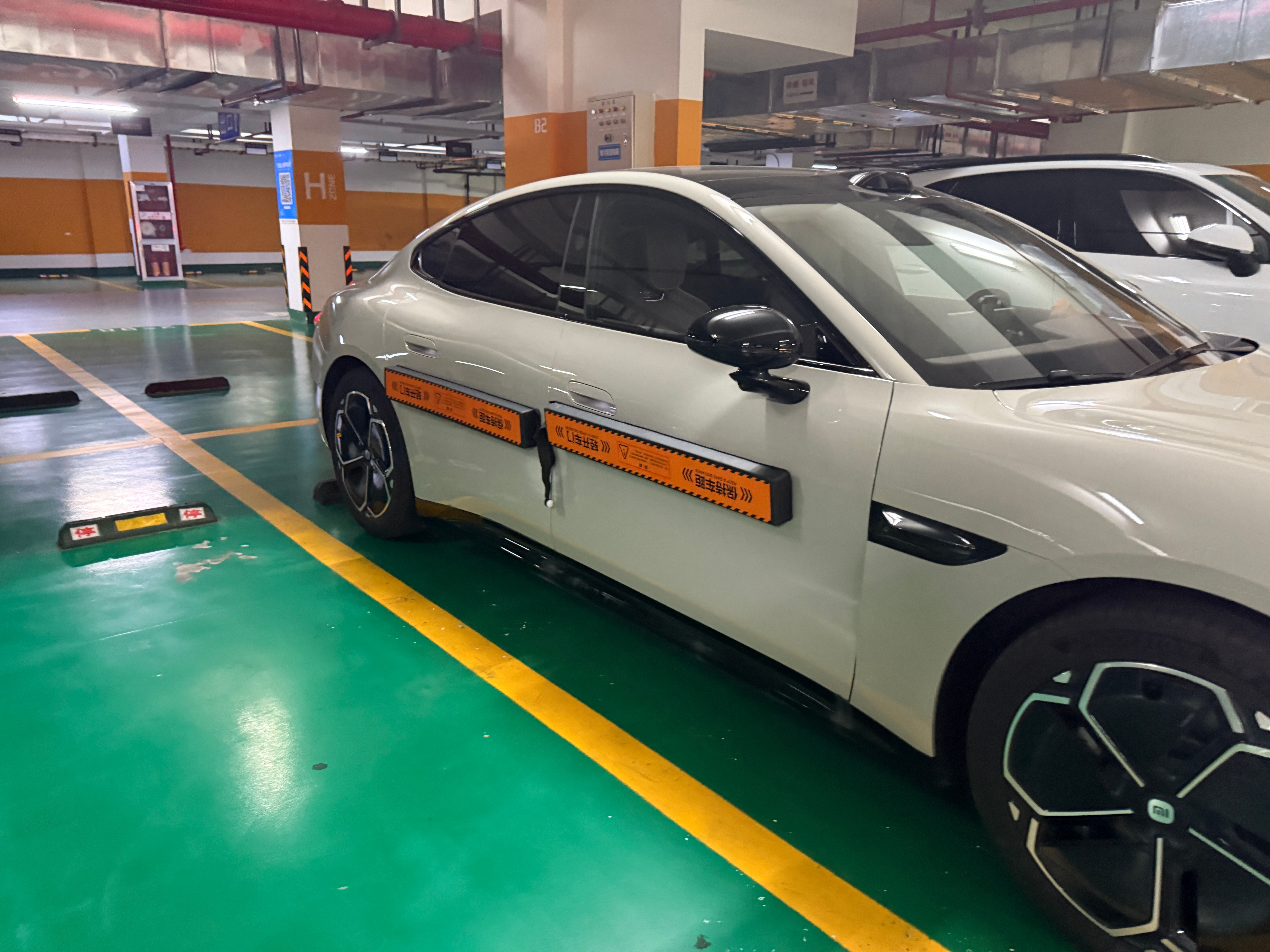 他还整了防开门杀的下车第一件事先挂上这个