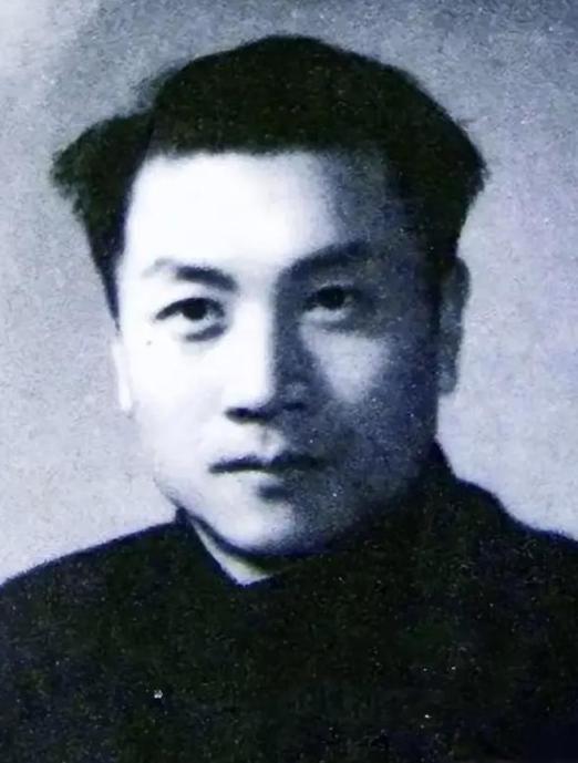 1944年，一地下党入狱后被汉奸认出，只好求狱友将他勒死，没想到，将死之时，他却