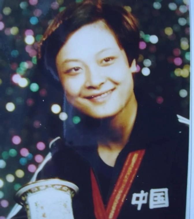 1994年广岛亚运会，30岁的小山智丽在比赛中不停地叫着“哟西！”打败21岁的邓