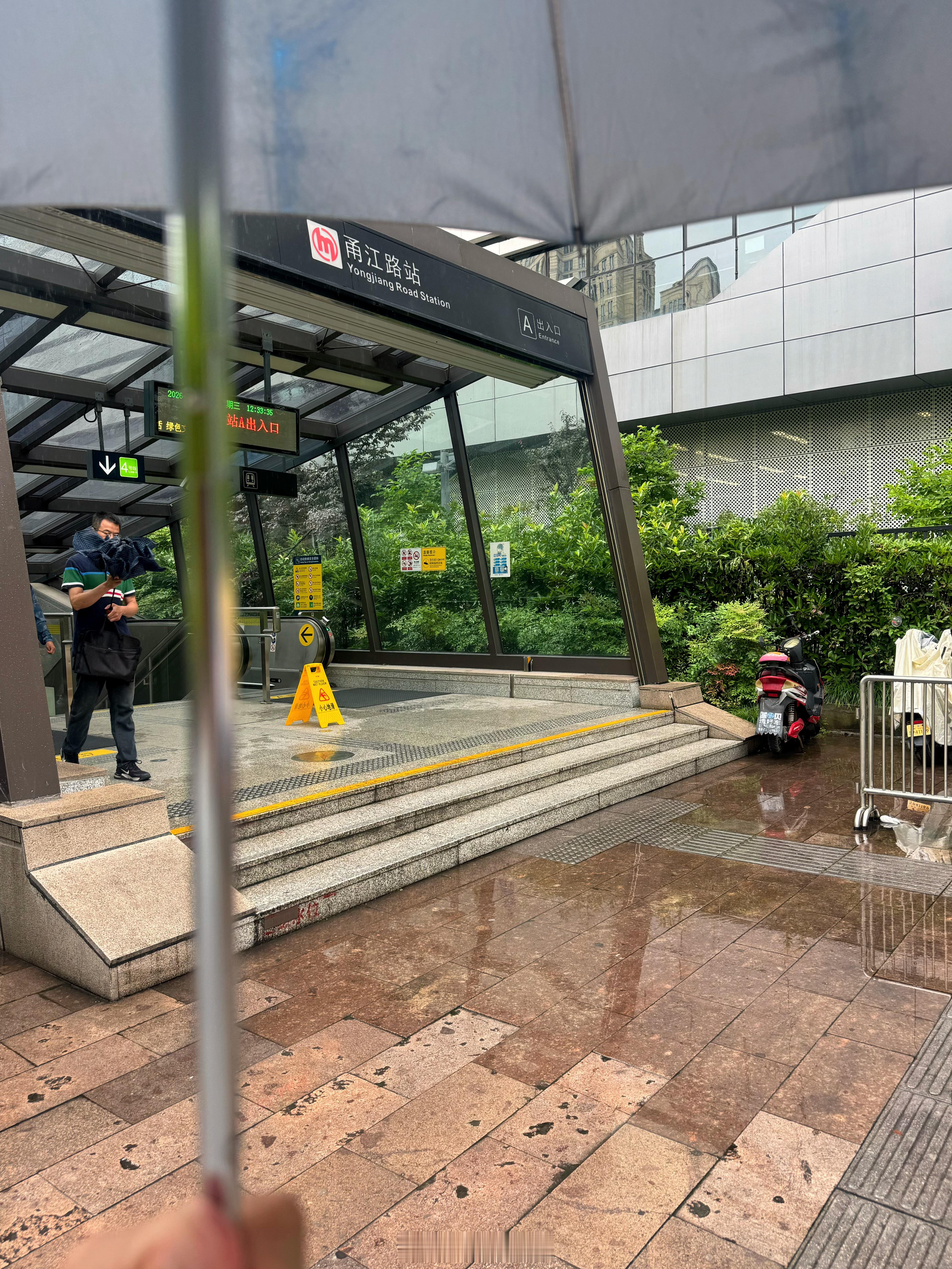 杭州我的日常plog 伦敦未必有最近杭州抑郁真的求求别再下雨了吧没办法在江边街唱