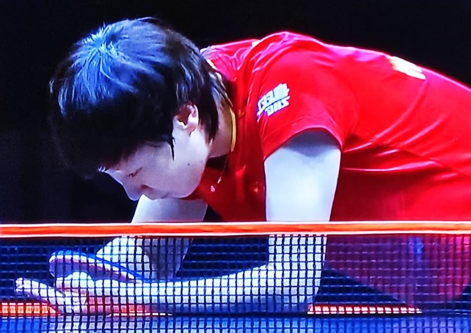 王曼昱4-2击败张本美和，挺进WTT总决赛女单八强！
 
 
北京时间12月10