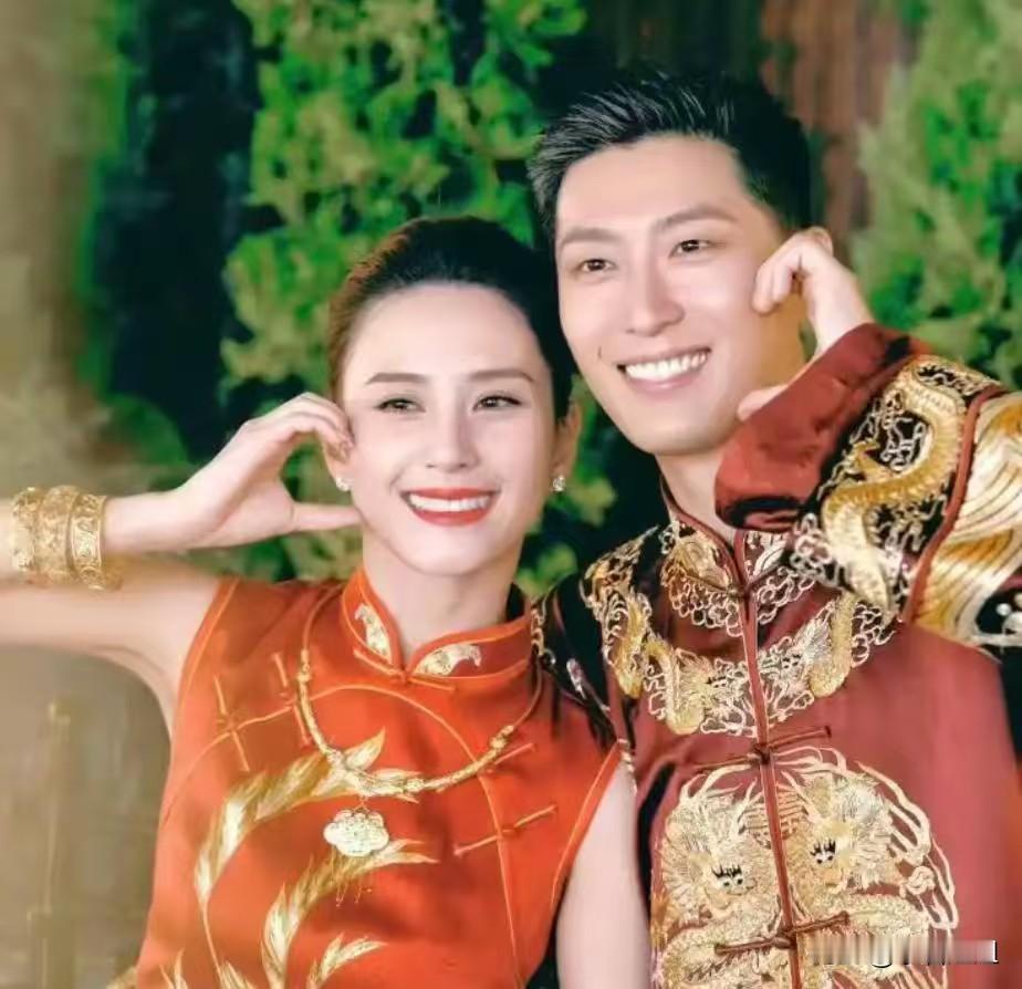 相比较说何超莲要离婚，  

我觉得窦骁才是那个最该被心疼的人吧？  

浑身上