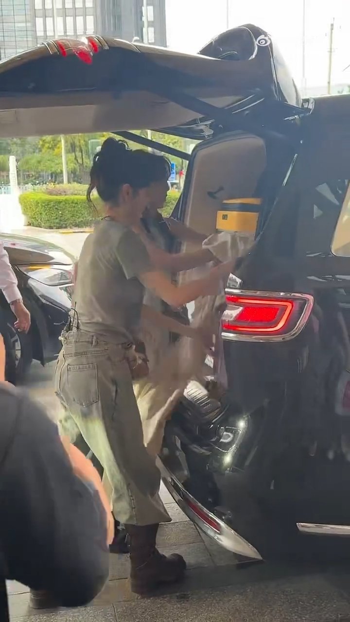花少导演李超入驻微博花儿与少年 导演都来微博了说明什么？说明这季花絮管够啊！超哥