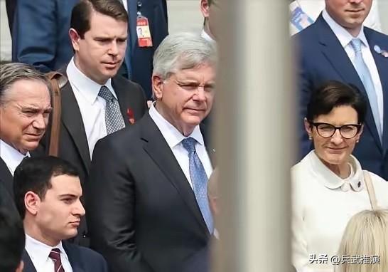 波音CEO放话！

特朗普到访中国之后，我们确定采购两百架波音飞机。不少做投资的