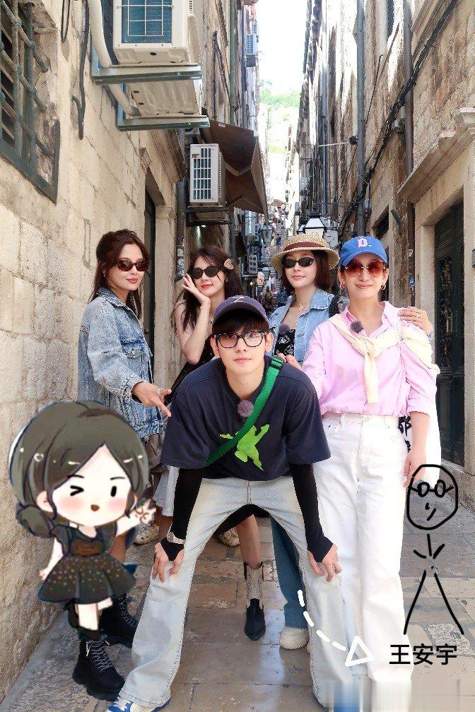#胡先煦花少合照P上了迪丽热巴和王安宇##胡先煦P了迪丽热巴和王安宇# 四舍五入
