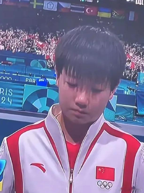 孙颖莎居然哭了！她从来不轻易在镜头面前哭，但是这次她真的没忍住！刚才在采访时一直