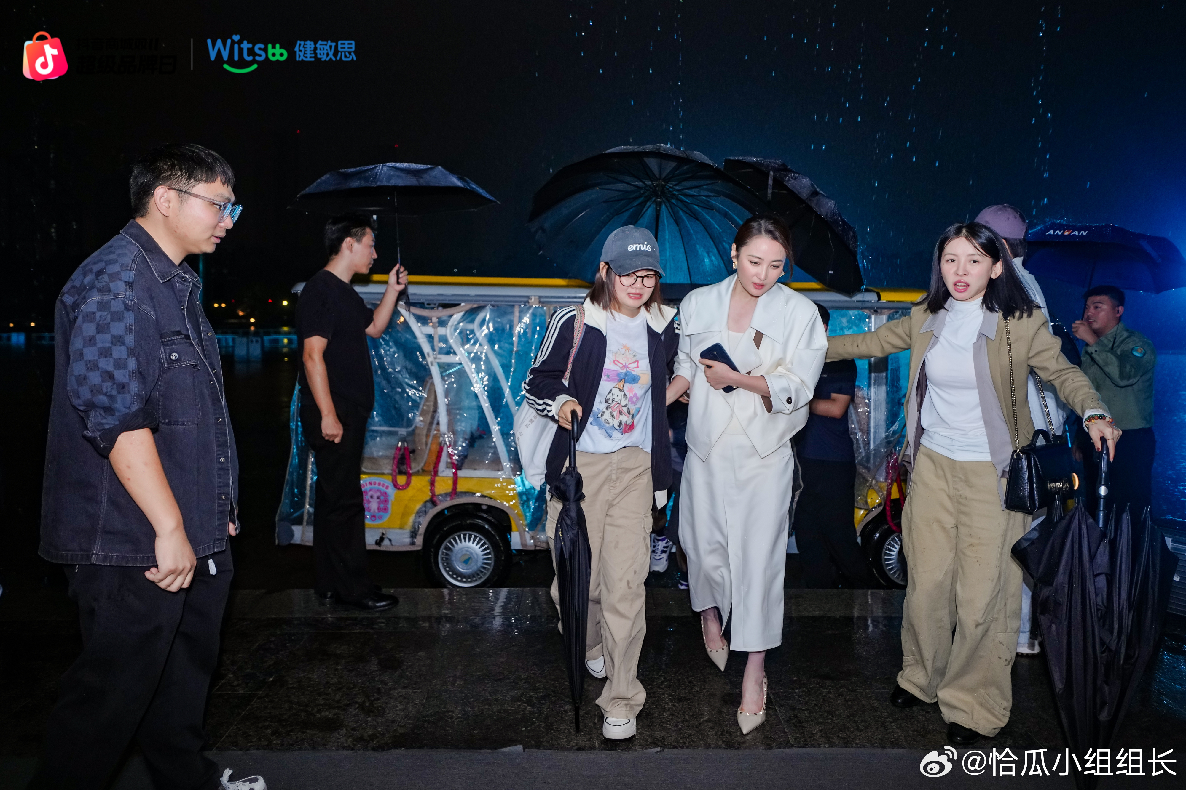 恐龙 + 遛娃 + 明星打卡！常州中华恐龙园健敏思快闪活动，蒋勤勤到场助力。专为