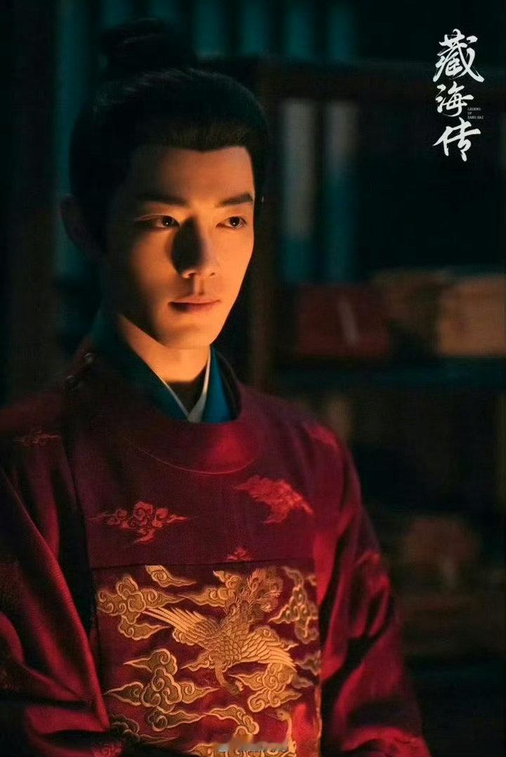 肖战于和伟登白玉兰会刊 白玉兰刊登肖战 哦哟哦哟，一整个排面拉满了啊！！肖战《藏