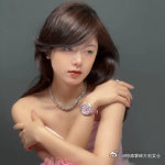 赵今麦绿色假睫毛赵今麦捕捉夏日呼吸 赵今麦的绿色假睫毛造型让人眼前一亮，搭配夏日