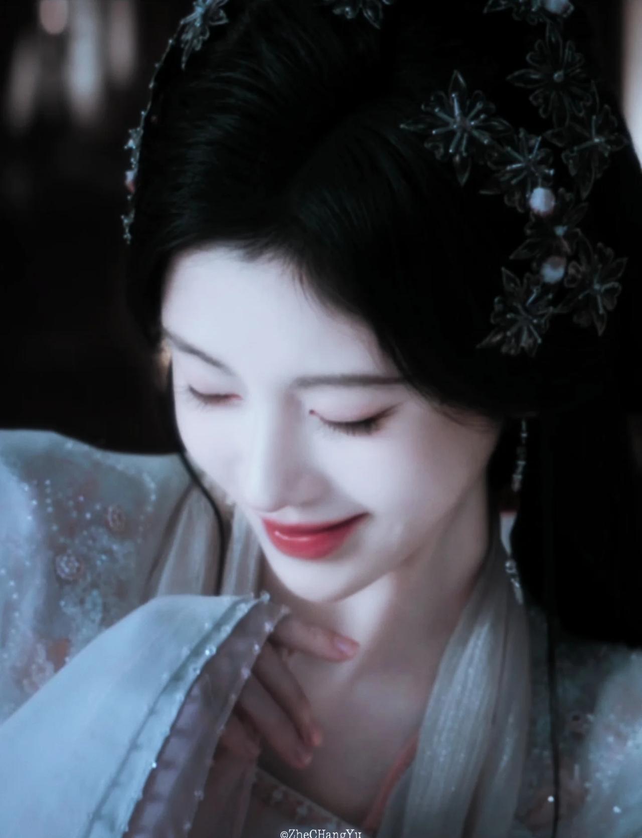 ·鞠婧祎·露芜衣·
从狡黠天真一路淬炼为决绝神女，终为三界献祭了半生风月与情深。