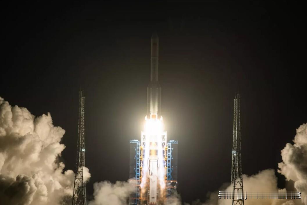 北京时间12月20日20时30分，我国于文昌航天发射基地使用长征五号运载火箭、成