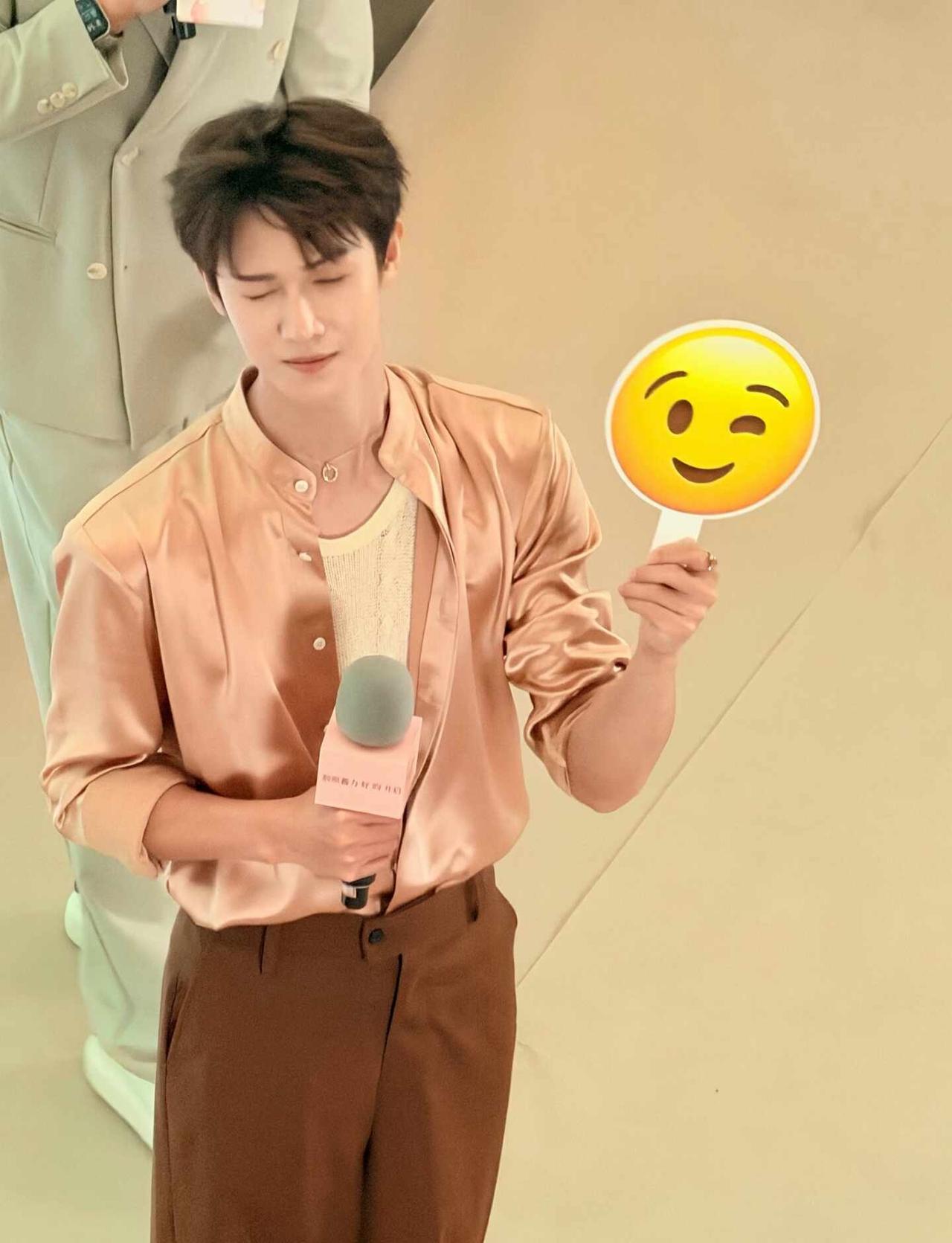 🥹🫶🏻💕
李昀锐 李昀锐苏州