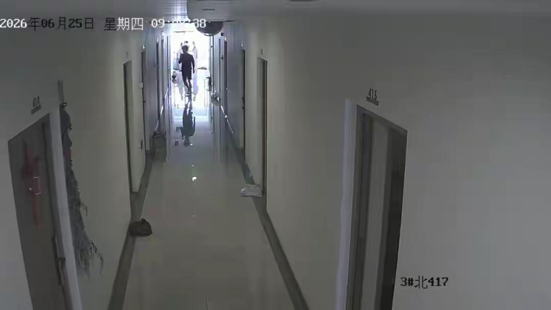 太勇了！05后快递小哥三闯火海救人，女友哭诉全程揪心破防
 （个人观点仅供参考，