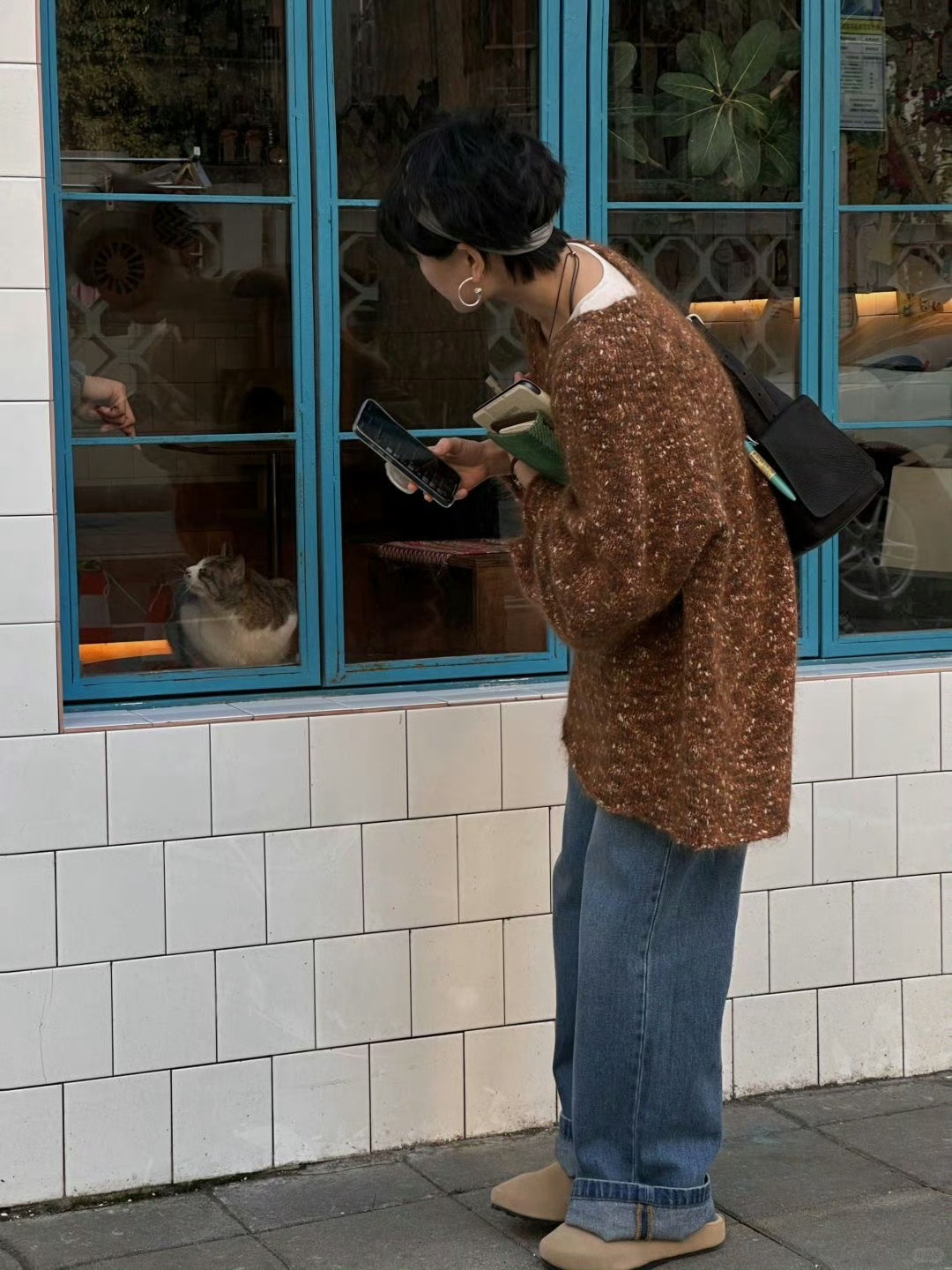 年轻人不要把生活想得过于美好，看看自己的父辈们就知道了，也不要把生活想象得过分的