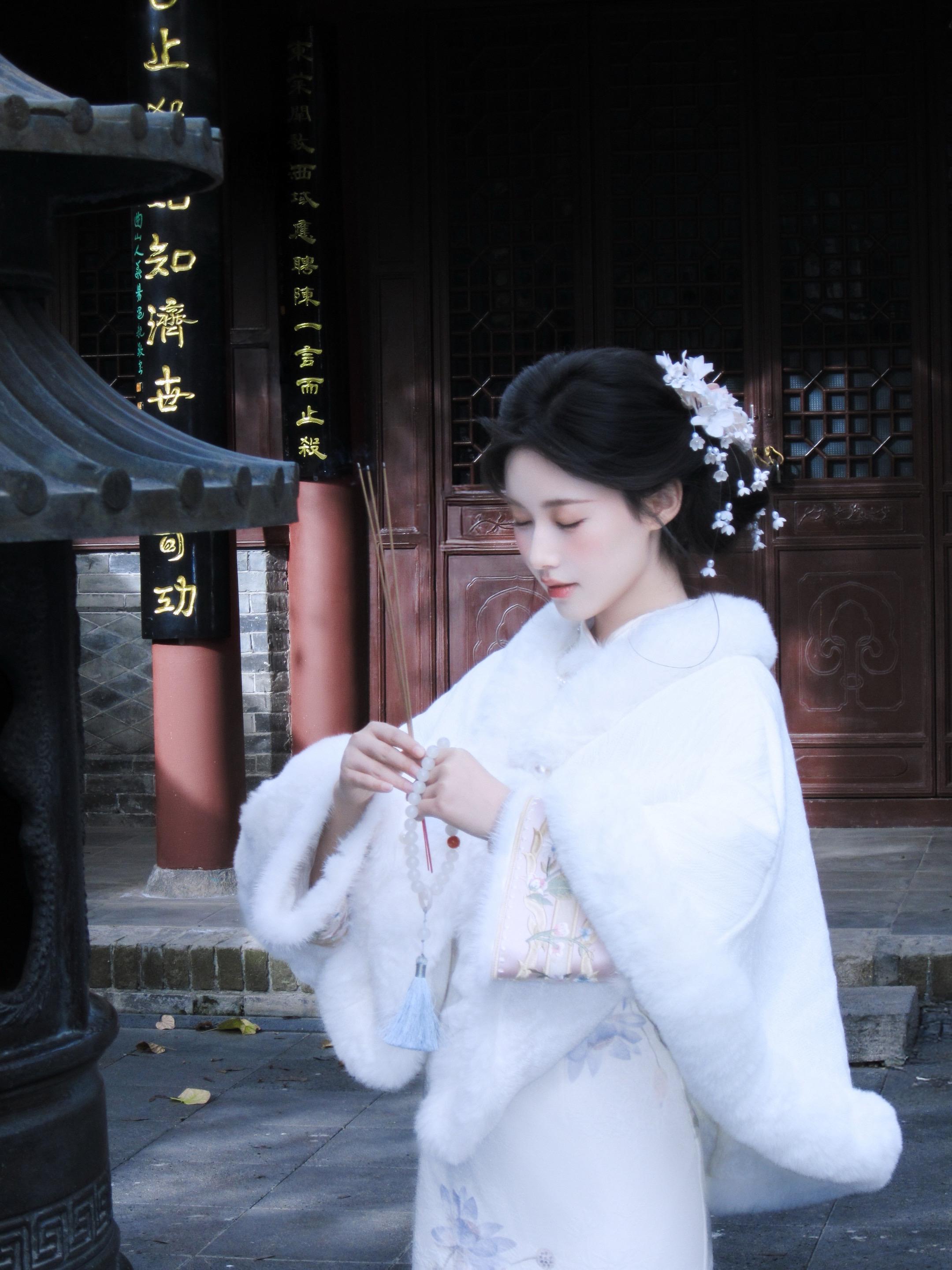 山月不知心底事 水风空落眼前花。