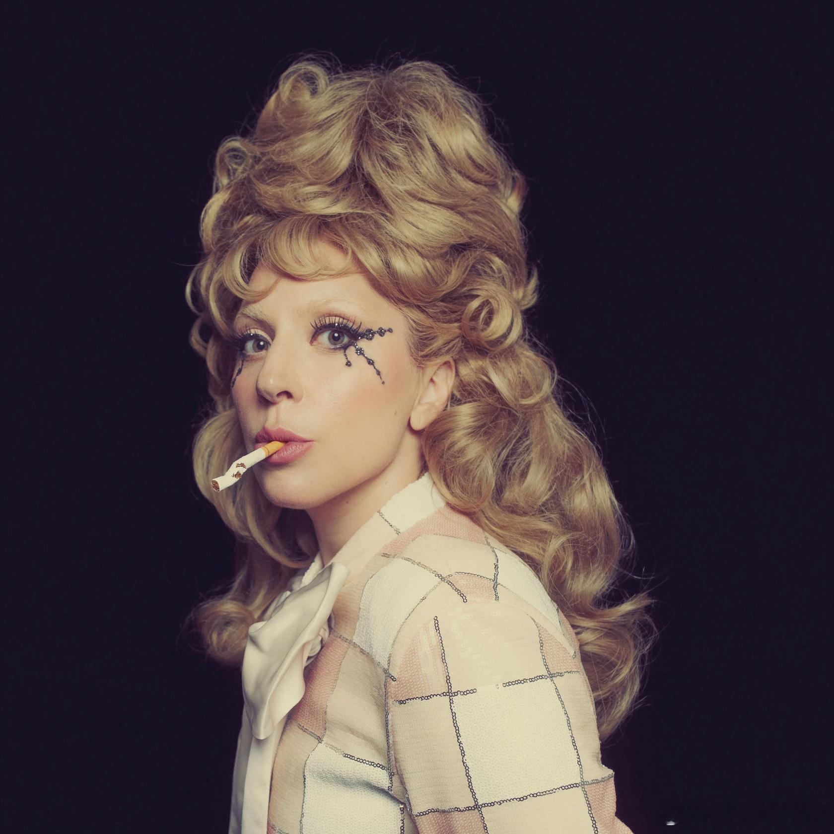 Lady Gaga 和 Bruno Mars 的《Die With A Smil