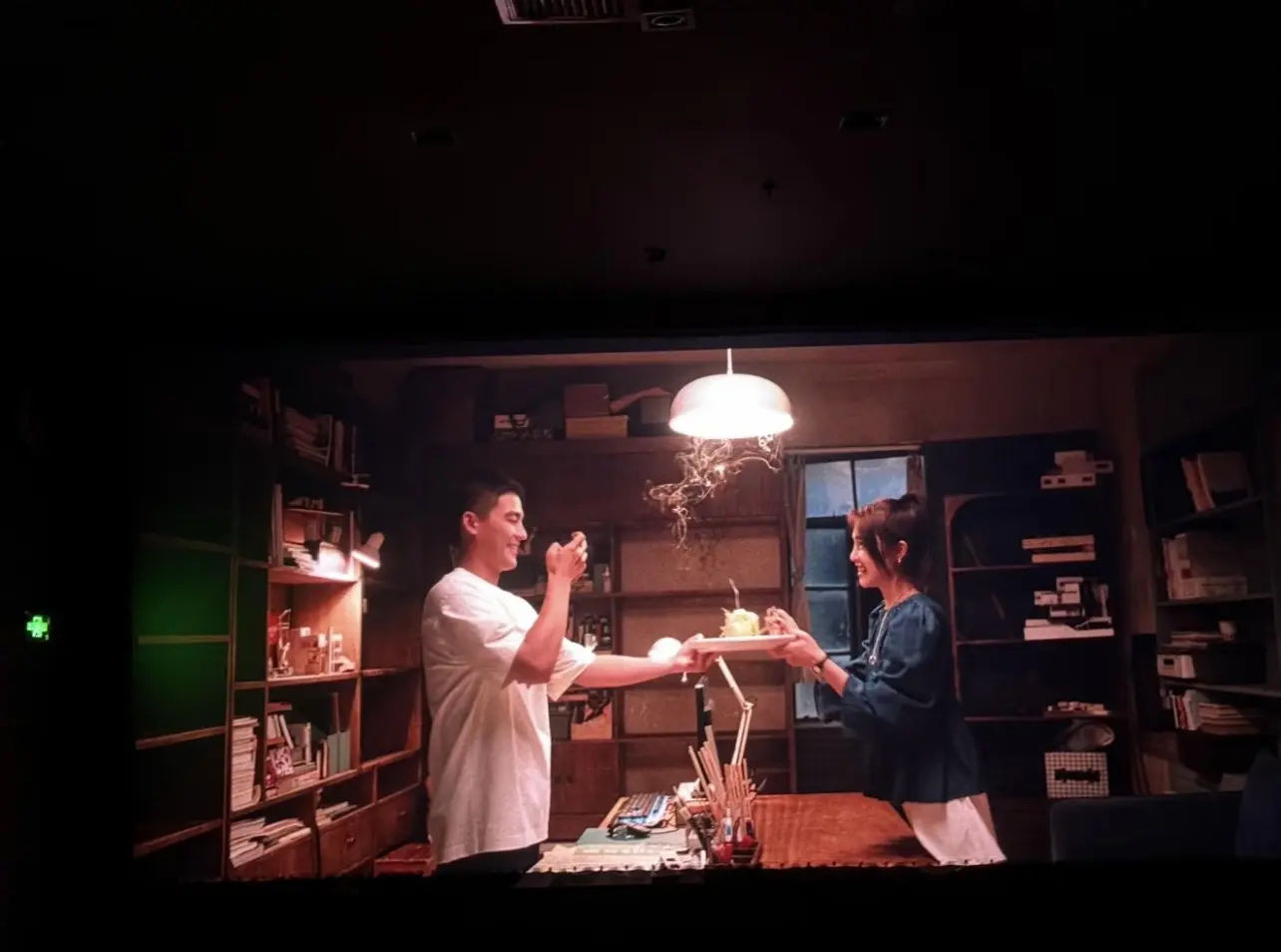 我一个人去看《分手清单》 看完我沉默了很久  爱就是要多沟通  有问题...