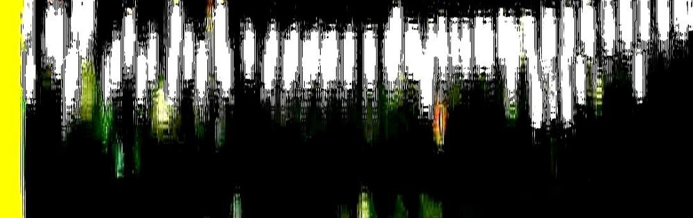 横店的“亲密戏”，硬壳GG袜都成标配了。男女演员吻个嘴，中间隔层“安全”，亲密个