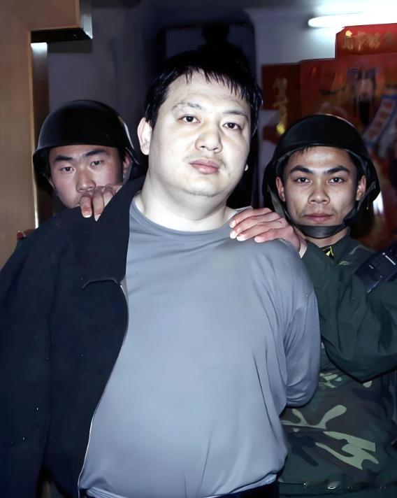 2005年，福建省福安市街尾27号一栋不起眼的民宅外，一百多名公安刑警和武警悄悄
