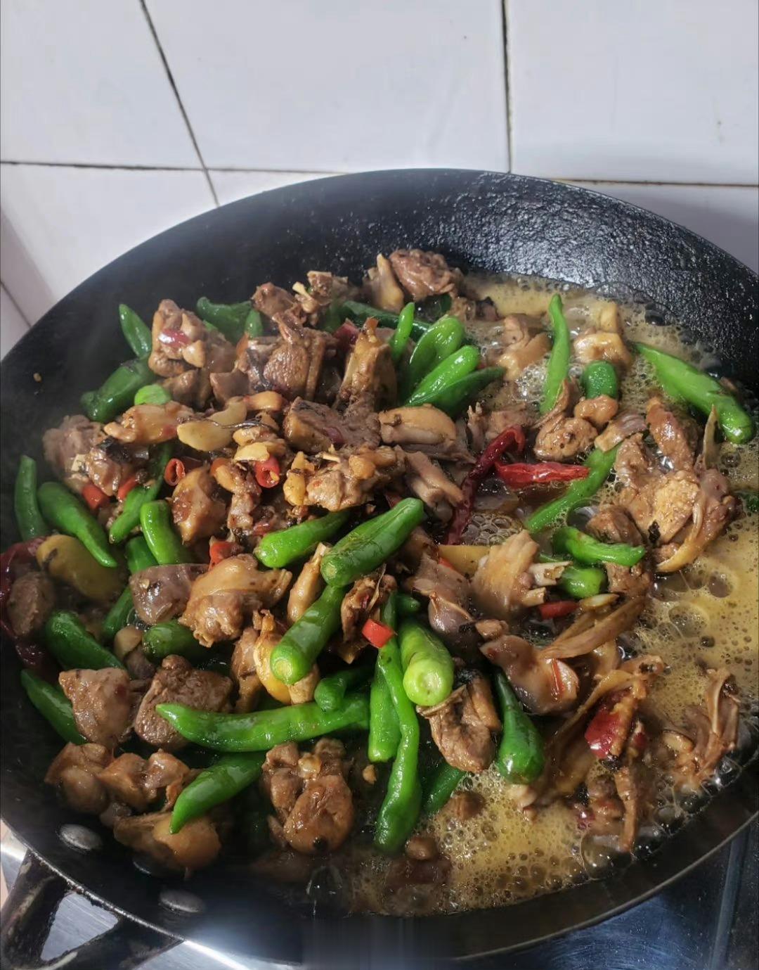 #没有一只鸭能走出广西#上次，去广西朋友的公司，在他们食堂吃了他亲自做的啤酒鸭子