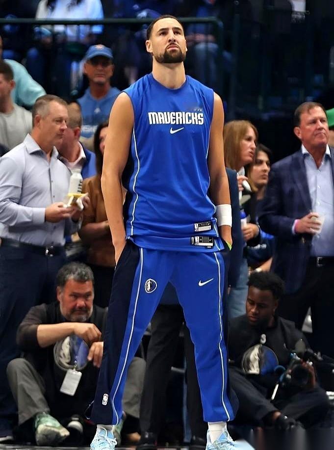 说句扎心的话，克莱·汤普森现在值多少钱？
俩次轮。不能再多了。
一个曾经联盟最顶