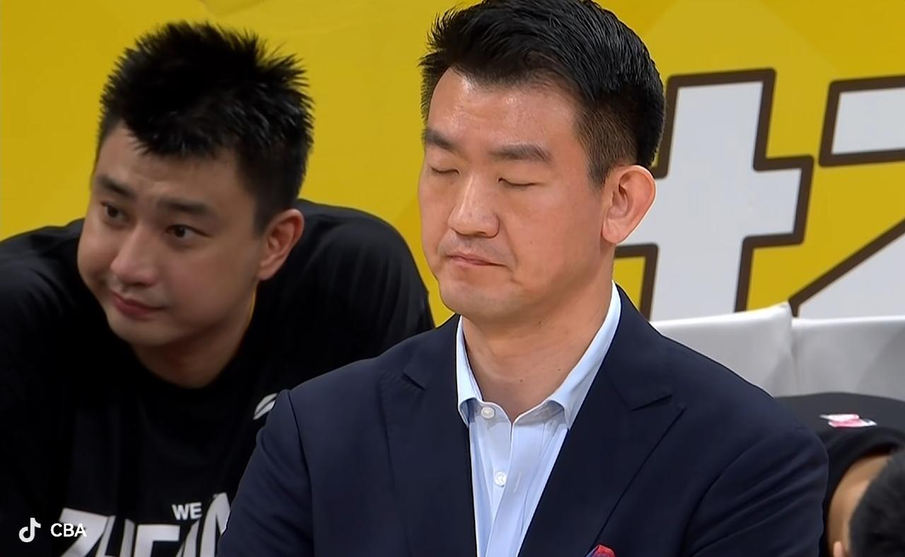 假如广厦队有一个像迪亚洛那样的外援，绝不会被上海队打的如此可怜兮兮。
上海队怀特