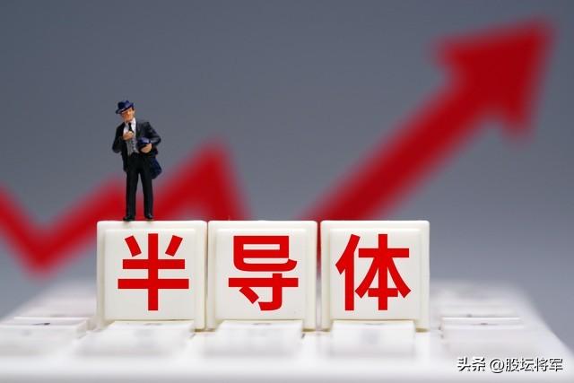 今晚利好火上浇油，今年的股市一边是海水，一边是火焰，今天a股放量成交3.2万亿中