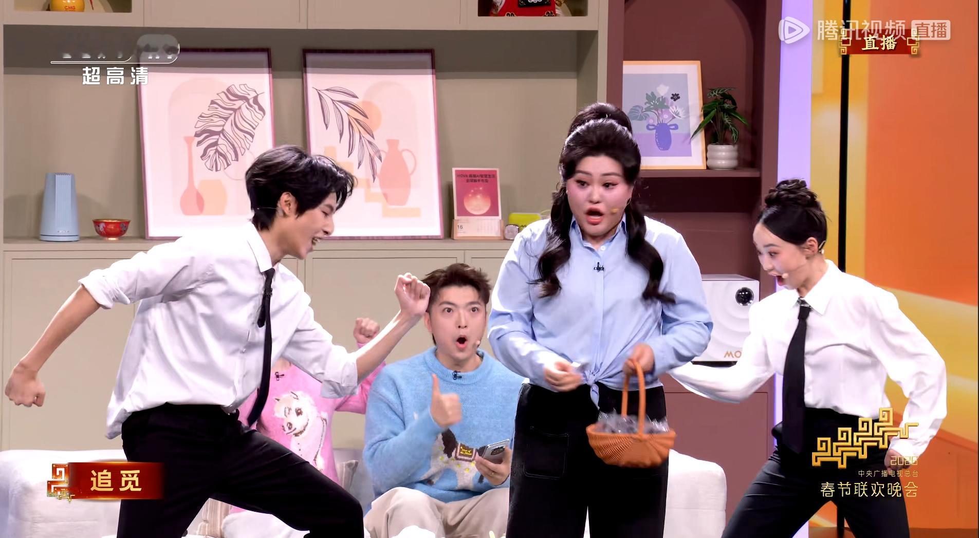 还是很尬都老掉牙了仿佛在努力讨好观众“我很了解你们的生活哦” 