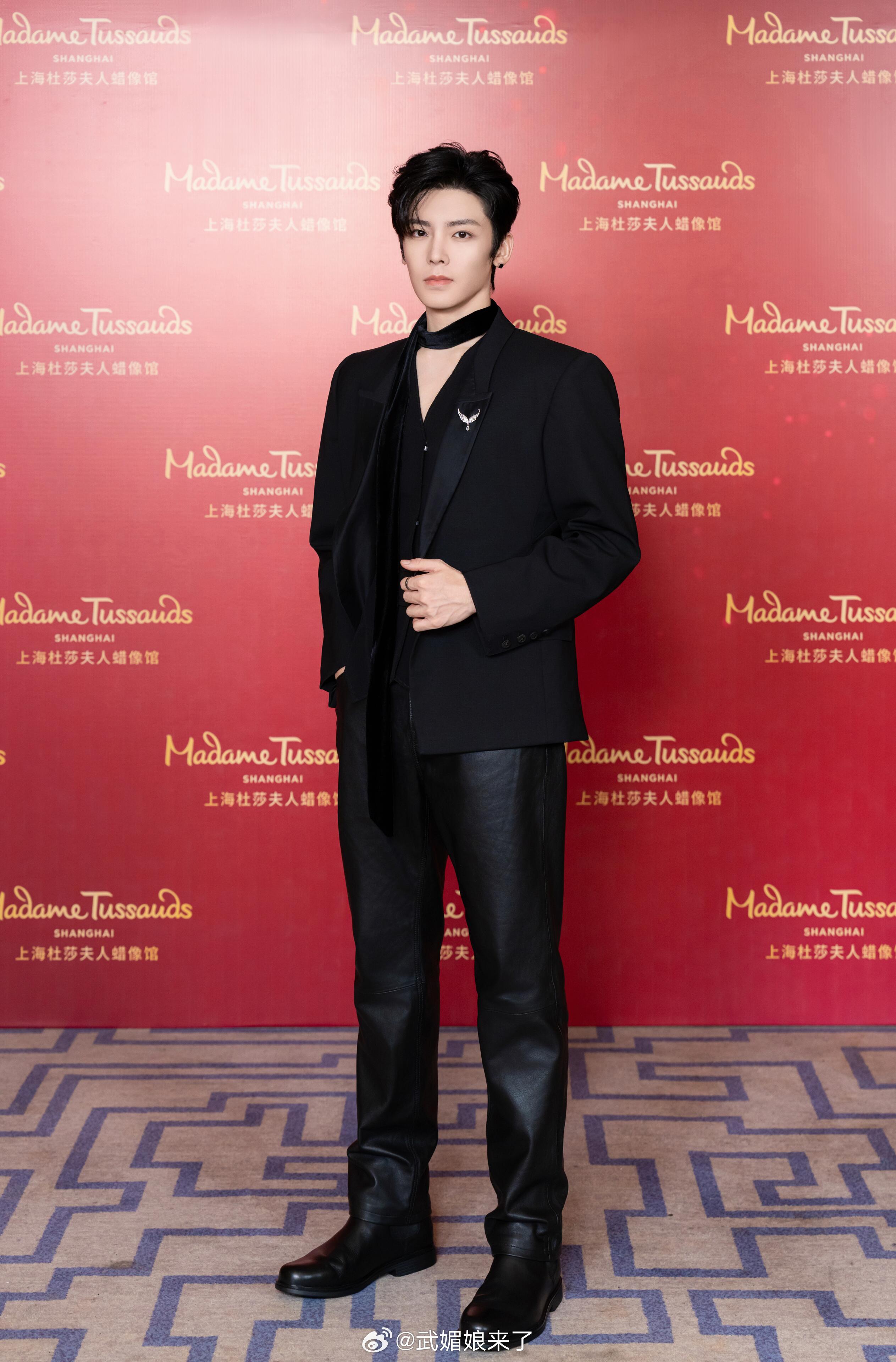 侯明昊杜莎夫人蜡像馆量身花絮掉落一盒眼珠子哈哈哈哈哈 