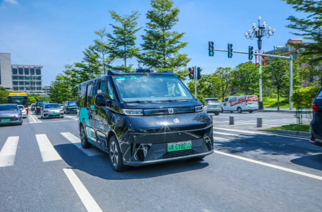 【24 小时无人商业运营，文远知行全新量产RobotaxiGXR接入广州黄埔】9