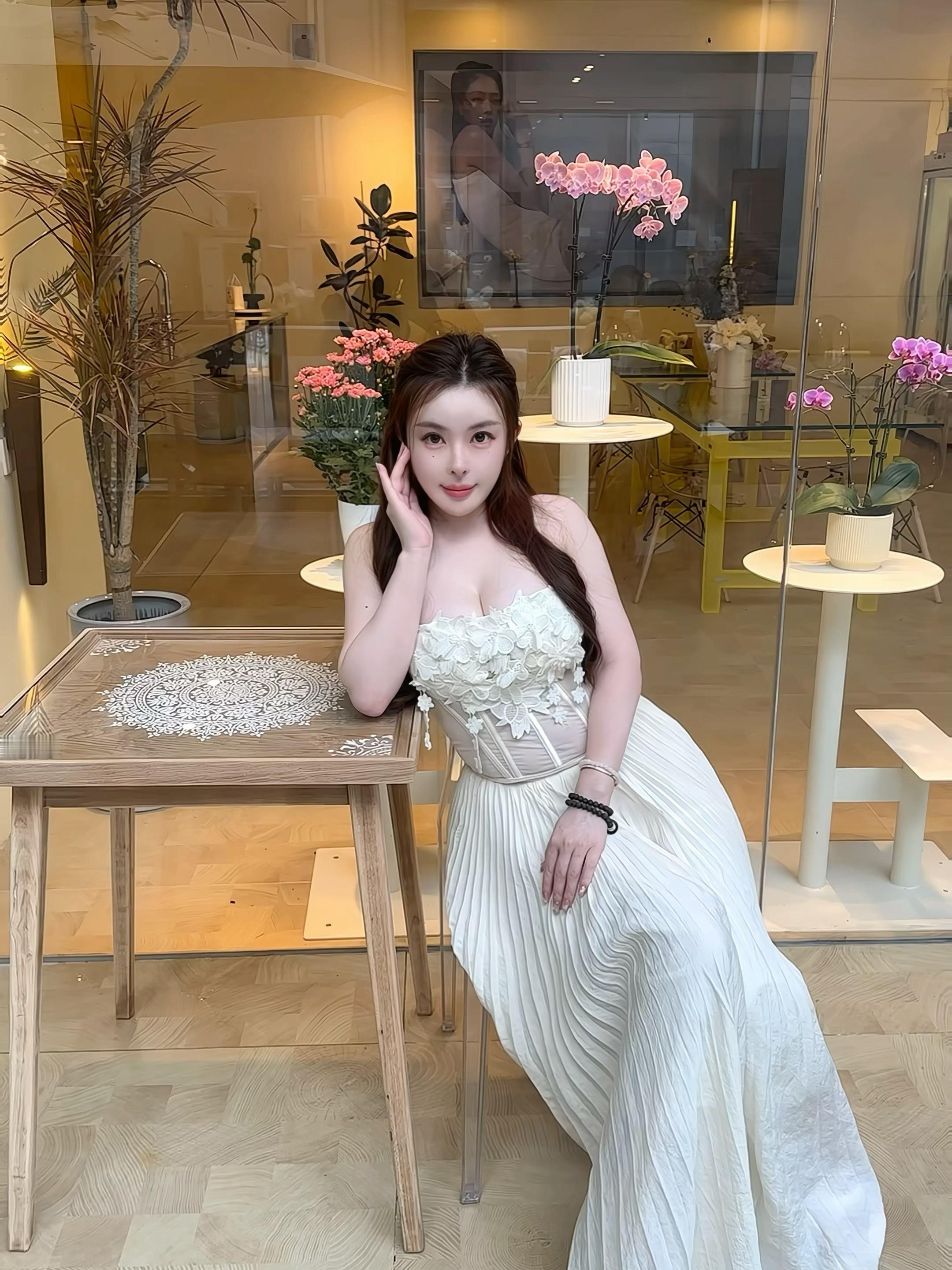 一直被花包围的话就好了 ​​​