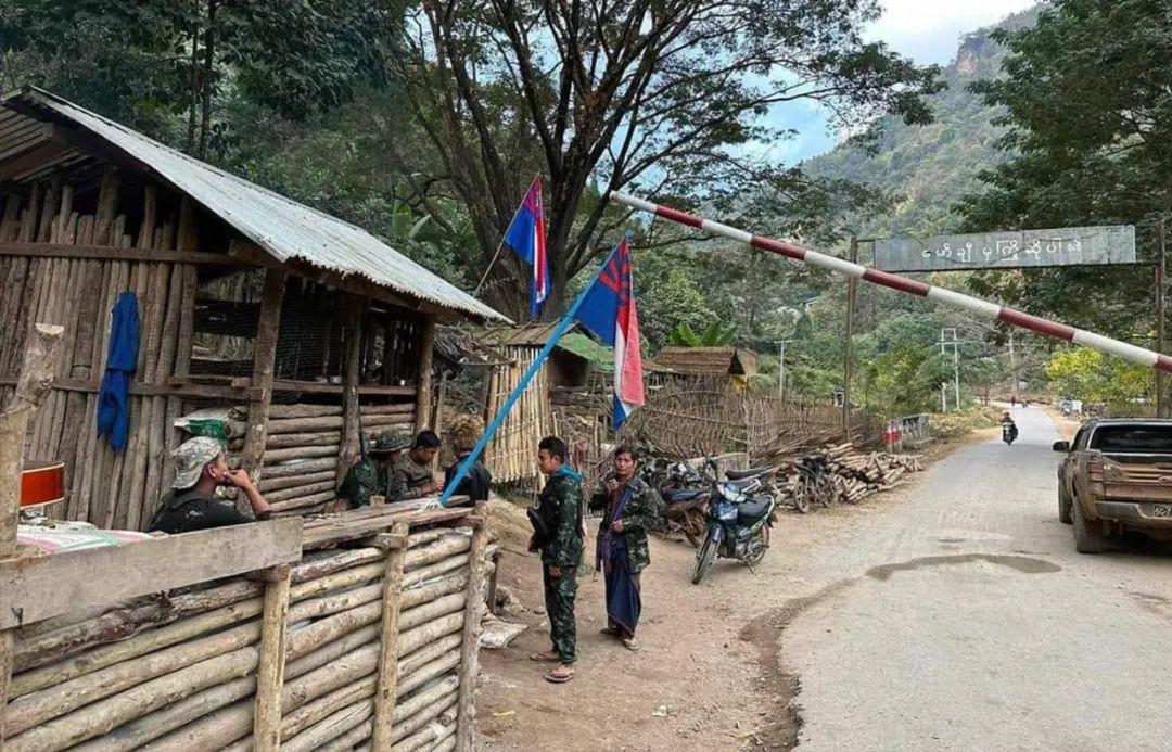 缅媒报道，克伦尼邦（克耶邦）帕桑镇内出产锡、钨、锑等矿石的茂奇分镇已被地方武装占