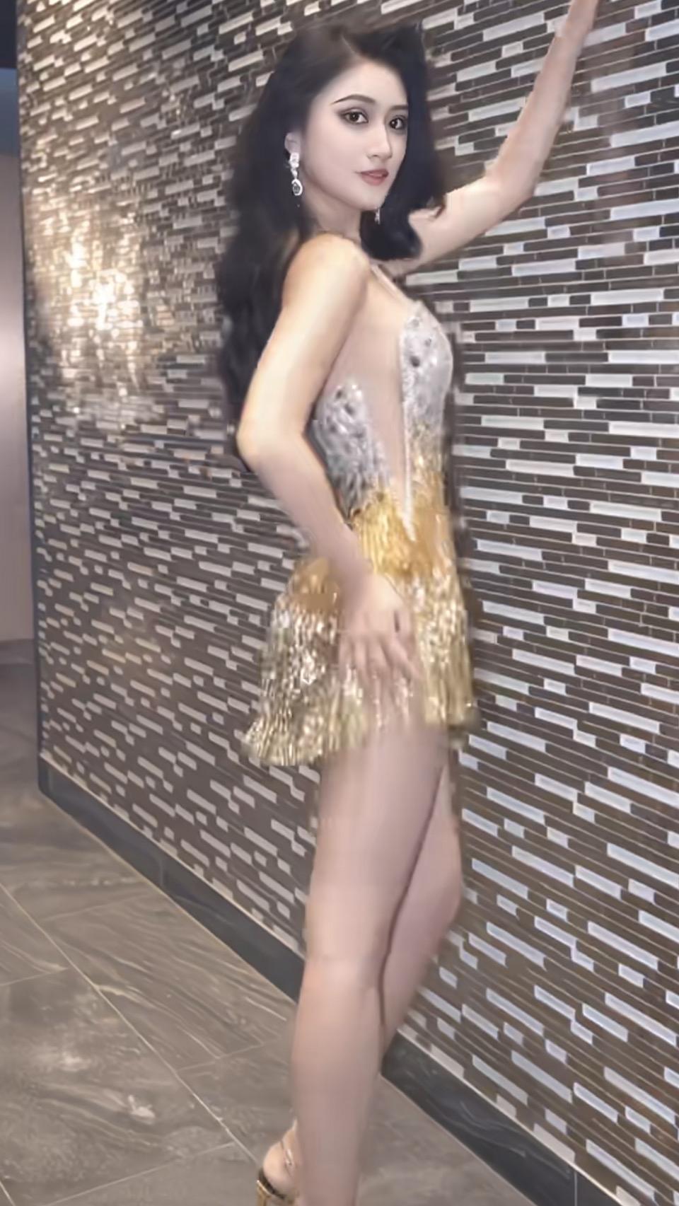✨华丽金裙，闪耀全场✨