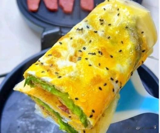 1.面糊：面粉+杂粮粉（玉米面/绿豆面）加水调成流动稀面糊，少许盐调味。
2.平