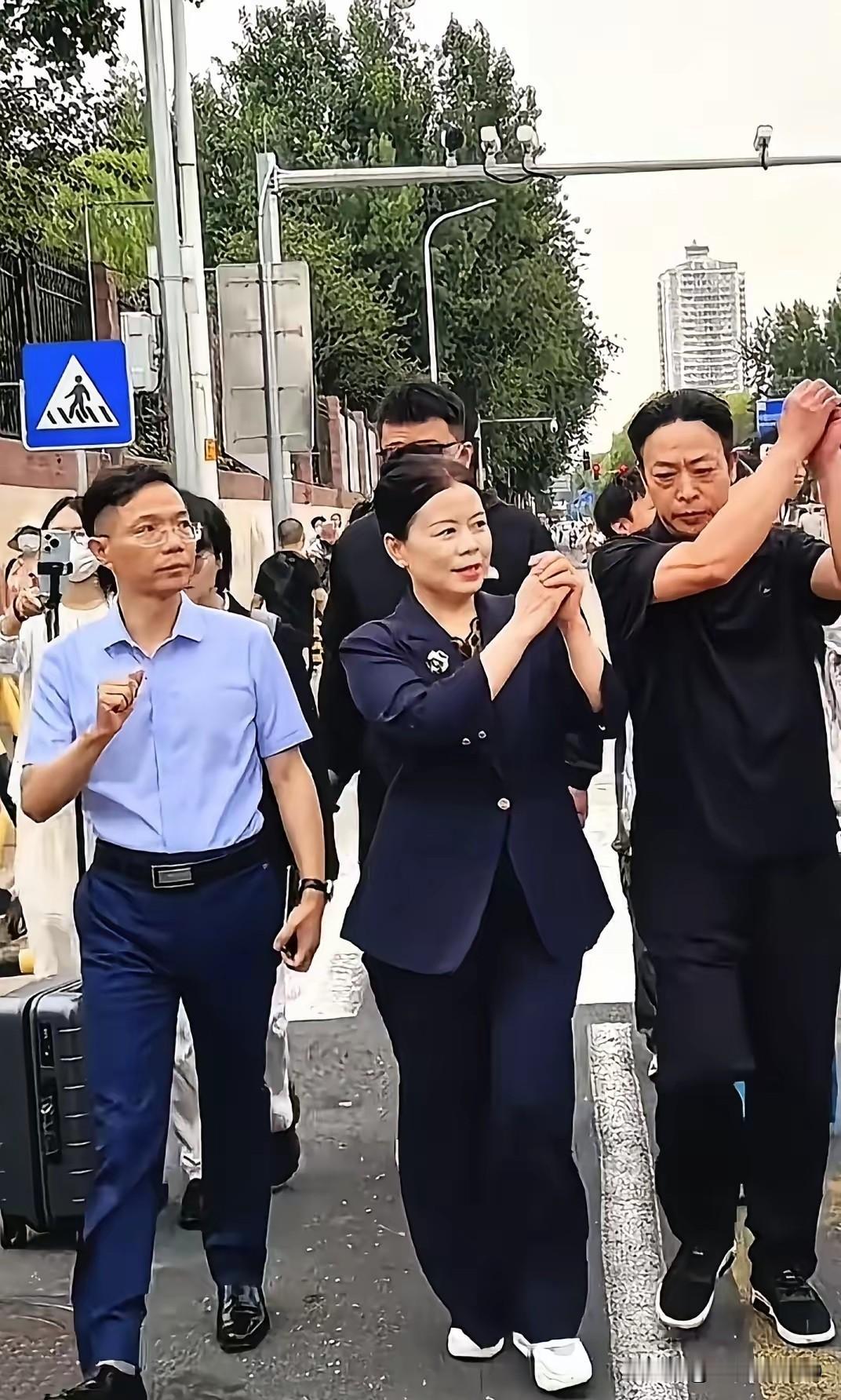 关于策授权委托书被冒签名的问题，
如果小熊冒名签下的授权委托书被支持，属合法有效