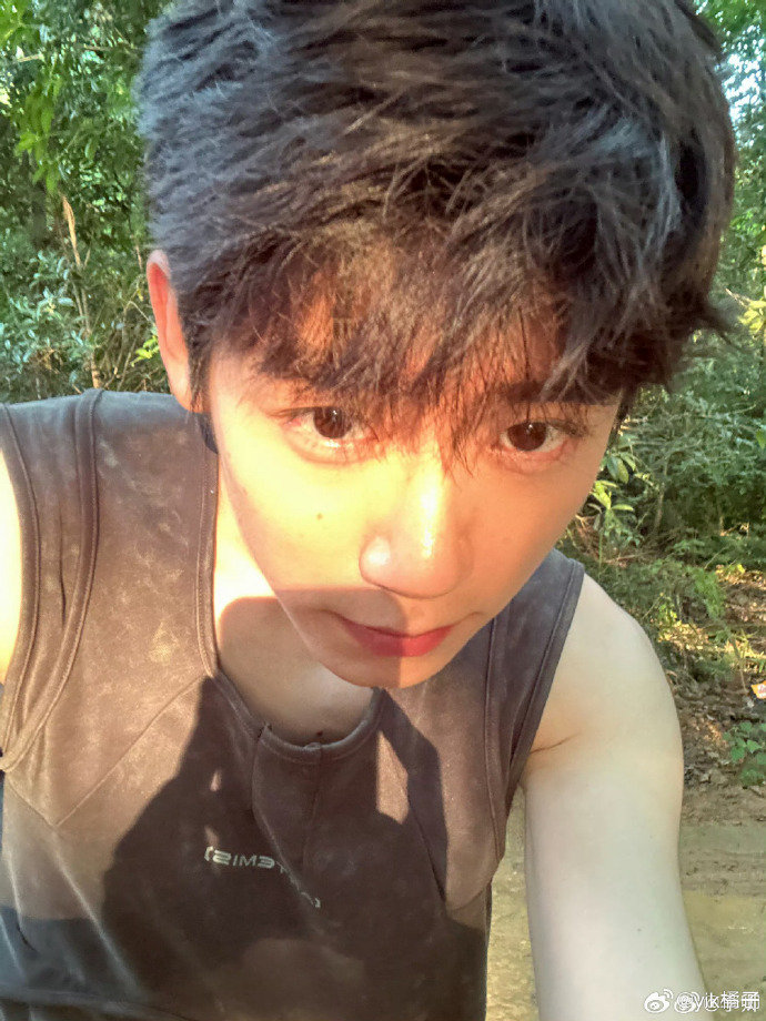 李卿原名李子豪 原来李卿原名李子豪，李卿上桌！ 