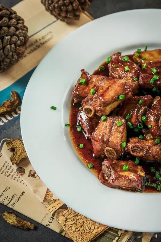 我竟然也成了孩子厌烦的人！
清明上坟，儿子只穿一条单裤，冻得缩着肩膀喊冷，我看着