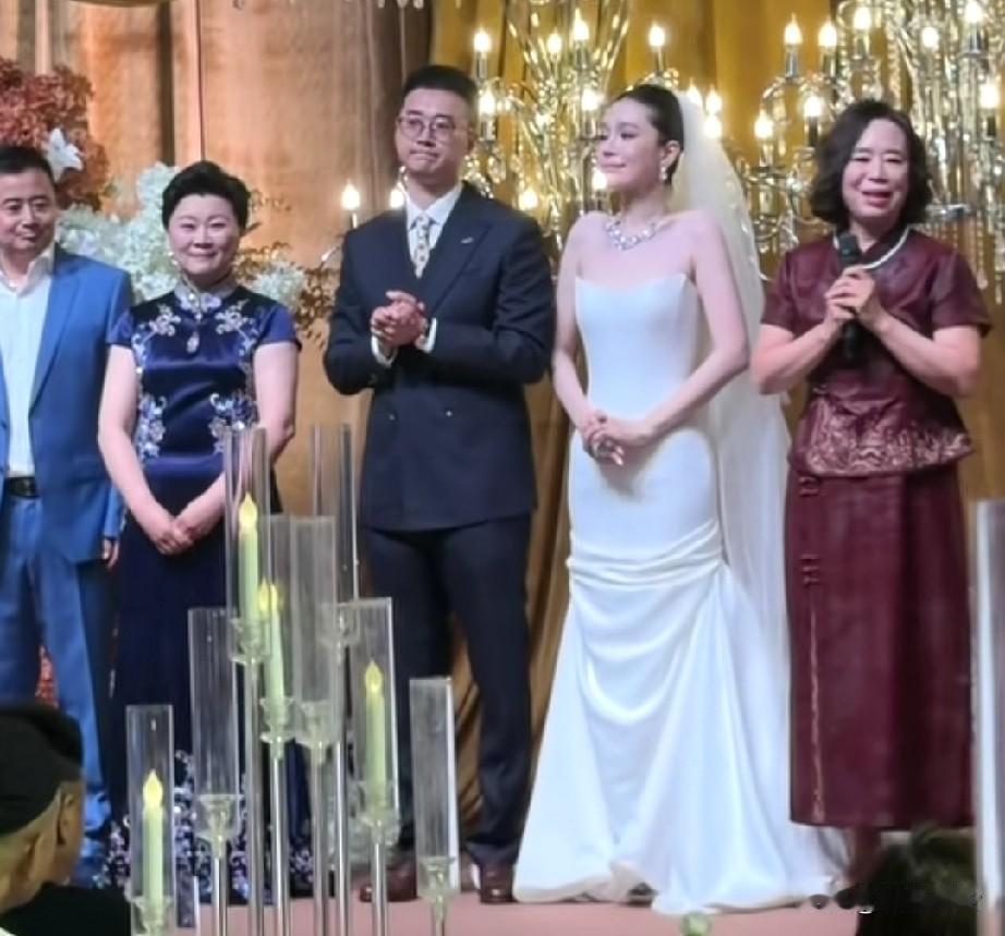 闫光明和海燕的儿子闫猛结婚了，现场婚礼也非常的低调，没有邀请网红和明星撑场面，主