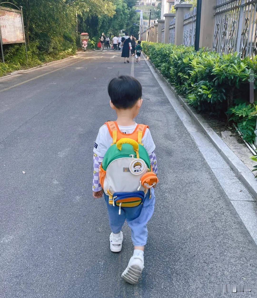 我家二宝啊，做了两件事儿，真把我给佩服得五体投地！她身上那股子韧性和耐性，我是咋