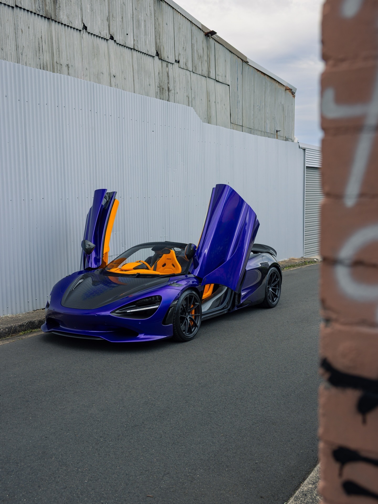 迈凯伦  一份极其严肃的说明。MSO迈凯伦750S Spider，采用蓝塔纳紫渐